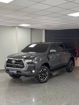 TOYOTA HILUX 2.8 D-4D TURBO DIESEL CD SRV 4X4 AUTOMÁTICO TOYOTA HILUX 2.8 D-4D TURBO DIESEL CD SRV 4X4 AUTOMÁTICO